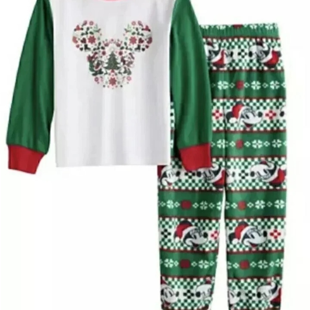 Kohl's Disney Christmas Pajama Set - Picture 2 of 6